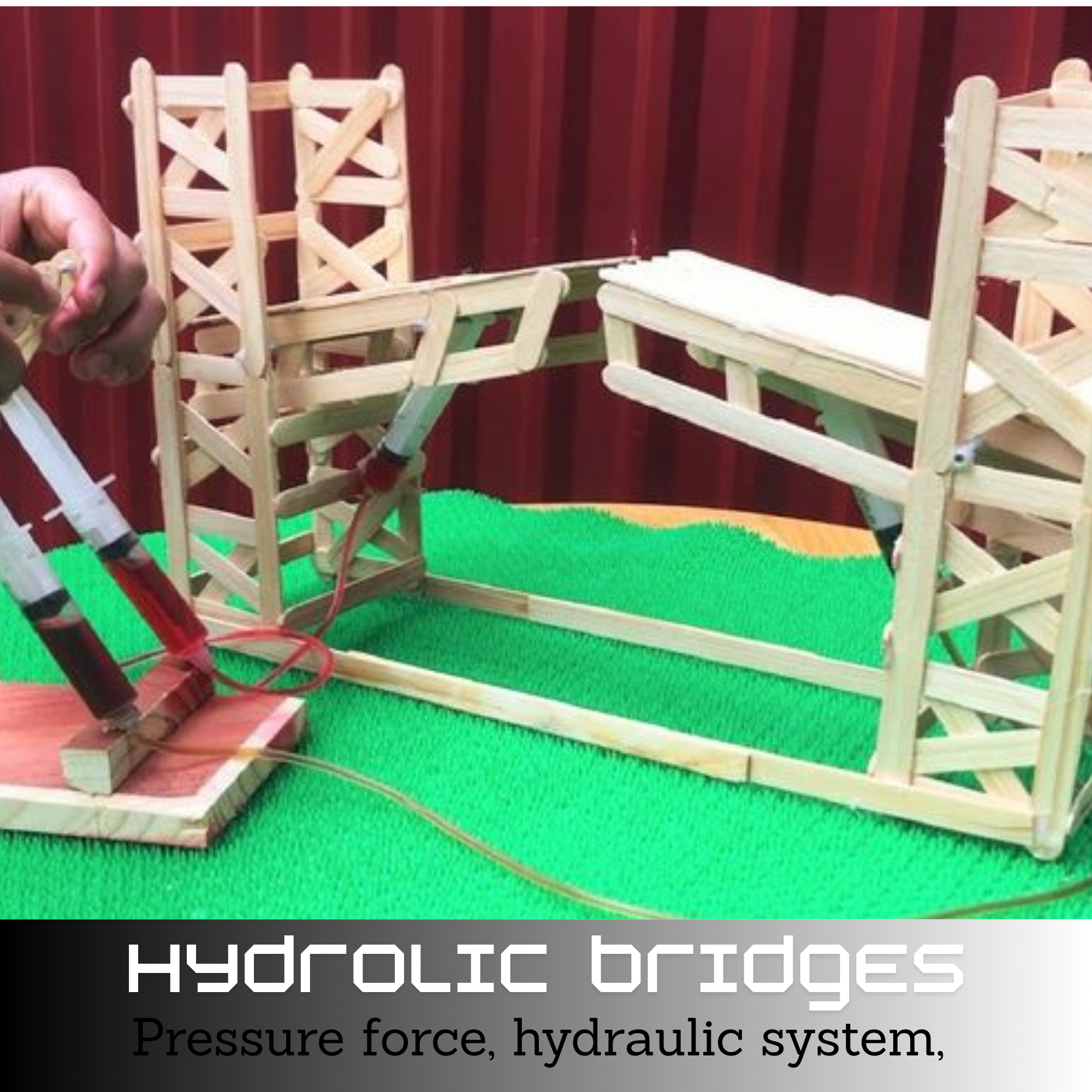 Zelfgebouwde ophaalbrug die werkt op waterdruk met spuiten, workshop hydraulica