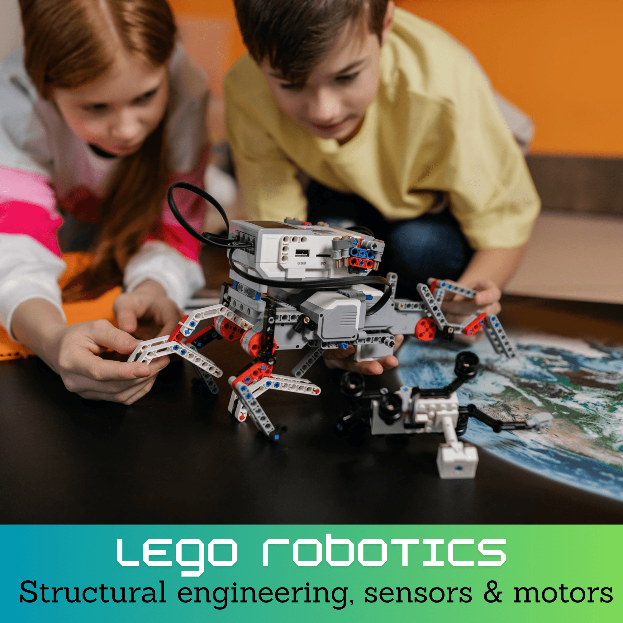 Kinderen bouwen een lopende LEGO-robot en leren over constructie, sensoren en motoren